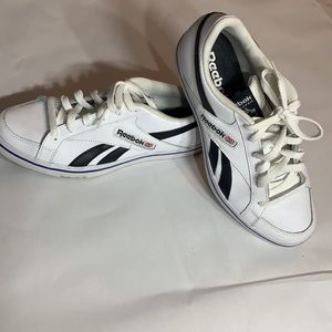 Reebok Classic Low Top white & black dad sneaker 9 men casual everyday